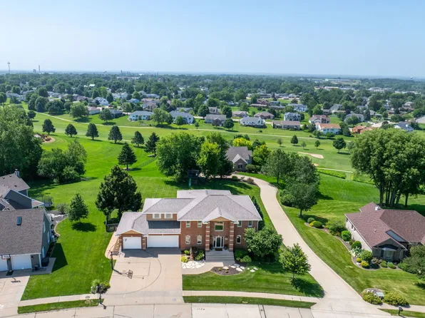 1107 Scenic Hill Ln, De Witt, IA 52742