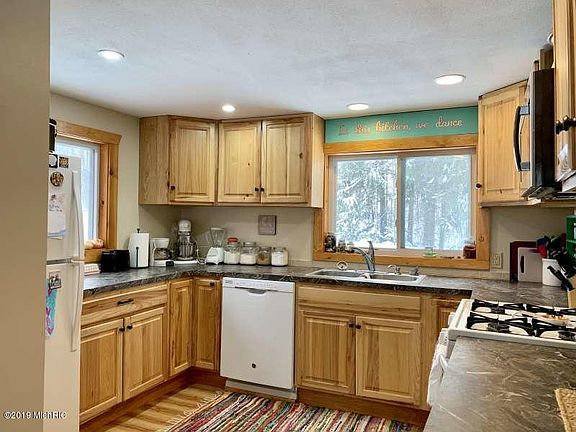 5th image of 5687 N 72nd Ave