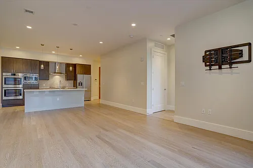 250 Columbine St #411 Photo 1