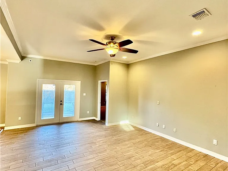 5722 Loire Blvd — Photo 5