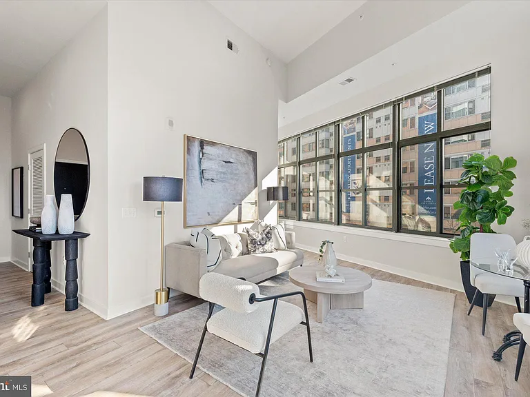 460 New York Ave NW #304 — Photo 3