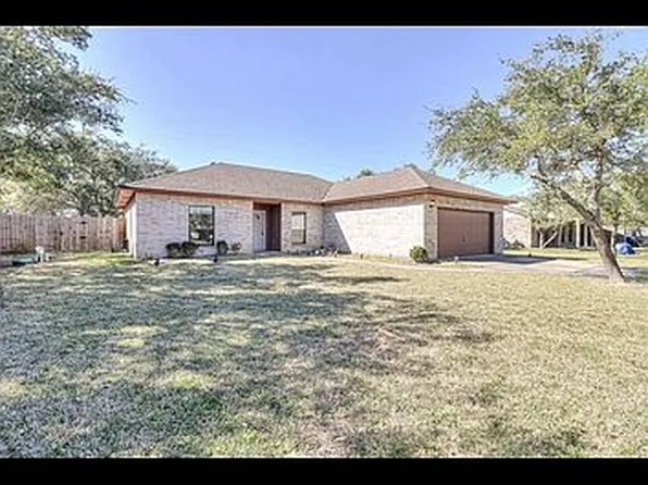829 Redwood Ave, Rockport, TX 78382