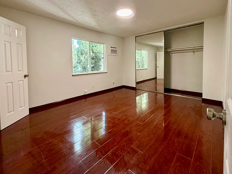 3220 Montrose Ave #B — Photo 6