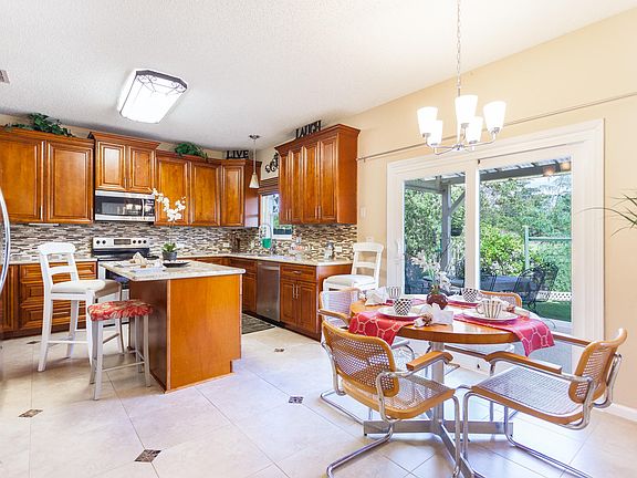 5th image of 12534 Woodfield Cir W