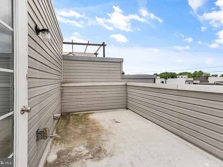 724 E Thompson St — Photo 30