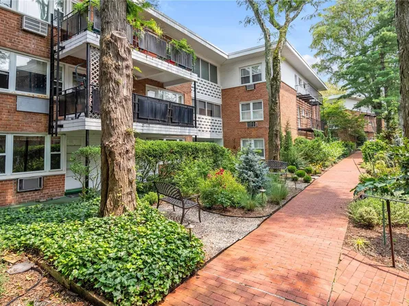 200 S Middle Neck Road #B-1, Great Neck, NY 11021