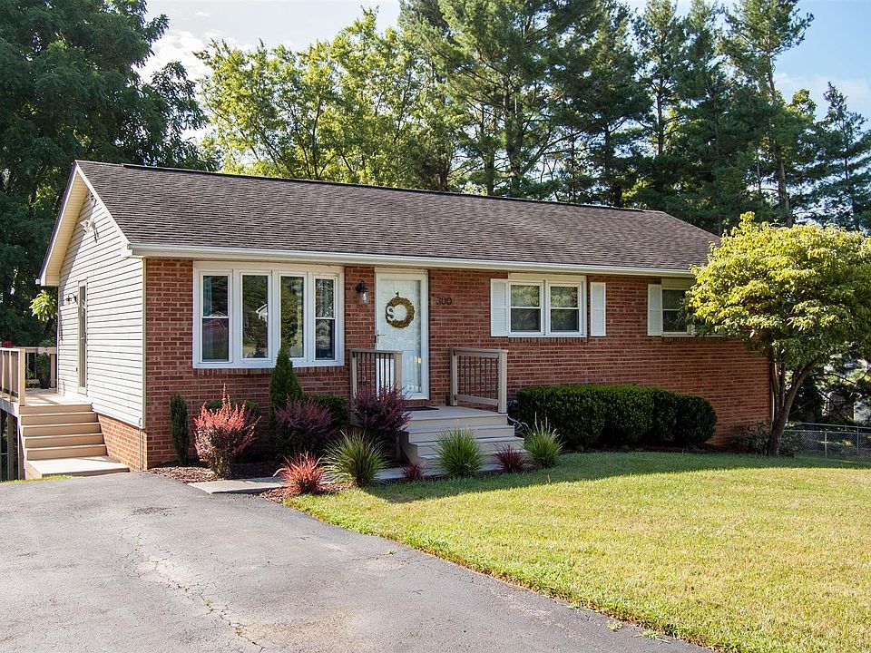 1st image of 300 Pelham Ln