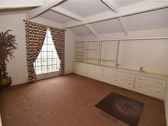 3rd image of 632 S Sorita Cir