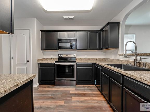 3rd image of 421 La Vaca Dr S