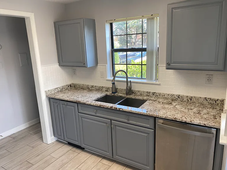 423 Harbour Point — Photo 7