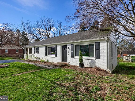 3rd image of 314 Dahlia Rd