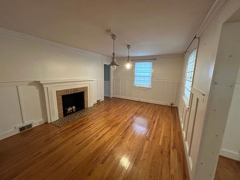 2461 Lyndhurst Ave — Photo 122