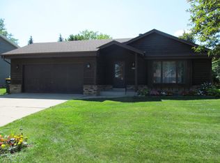 8169 S Wilding Dr, Oak Creek, WI 53154