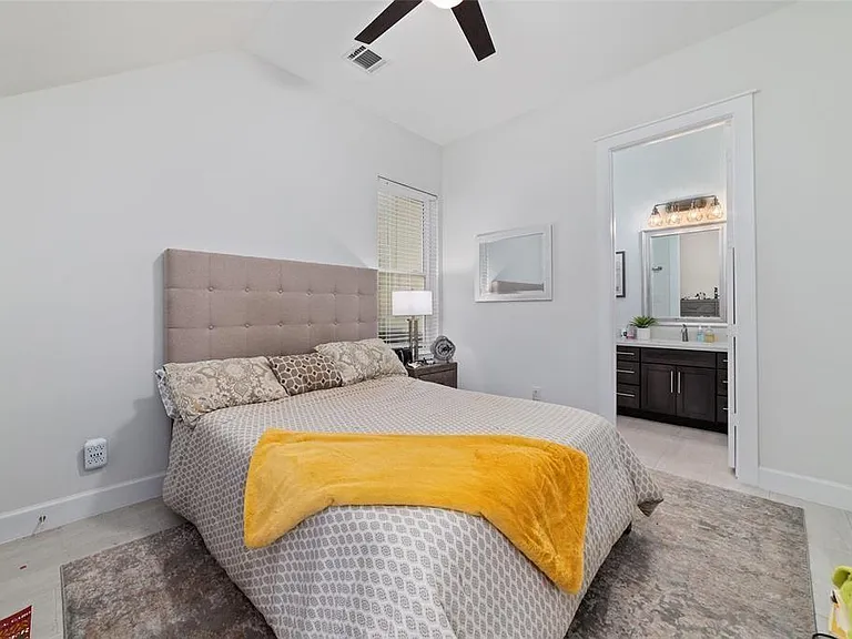 710 Delano St #A — Photo 20