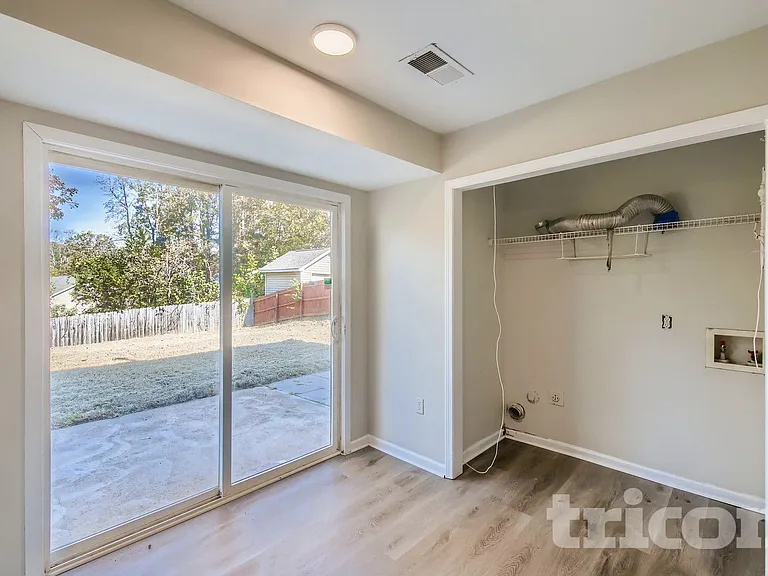 9022 Jaldena Dr — Photo 2