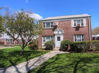 1563 212th St, Bayside, NY 11360