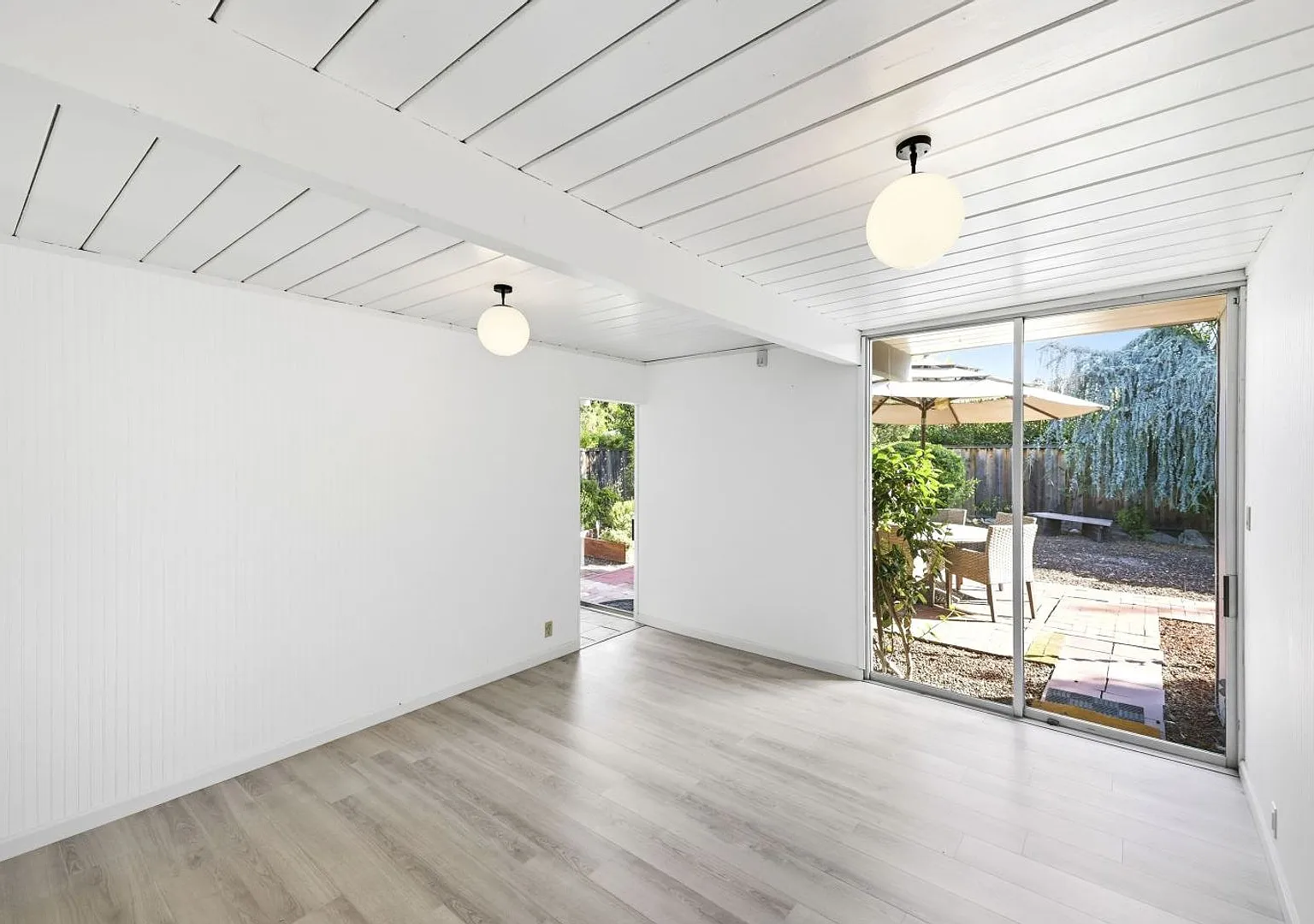 Charming 4+ Bed, 2 Bath Eichler in Desirable Greenmeadow — Photo 4