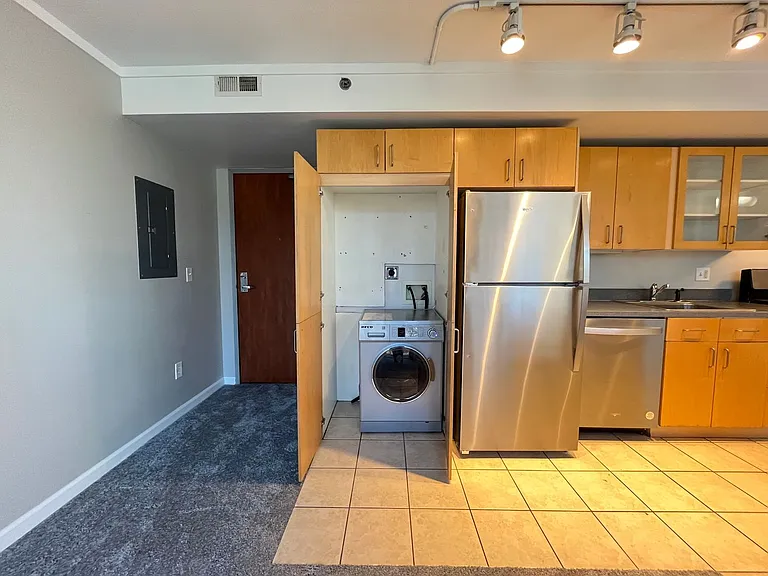 533 NE Holladay St #402 — Photo 23
