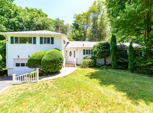 9 Pocono Rd, Norwalk, CT 06851