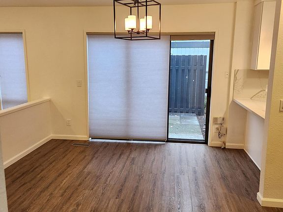 dinning room to patio