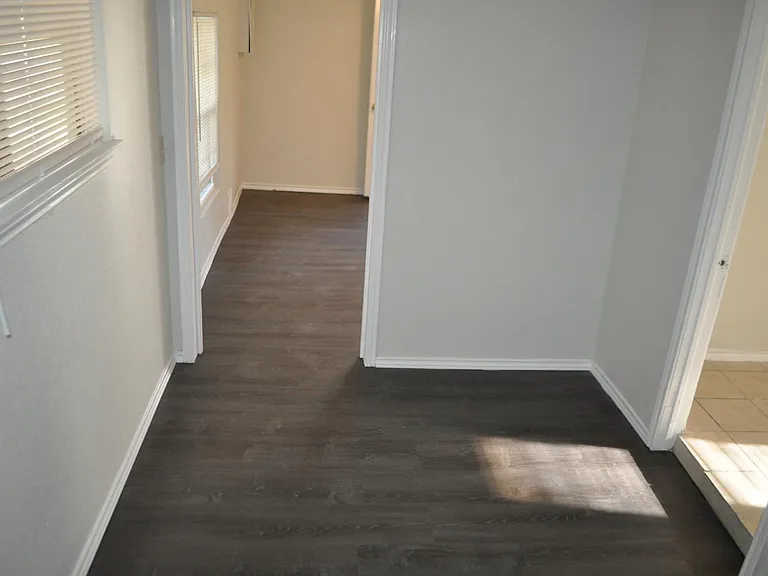 313 N Flat St — Photo 12