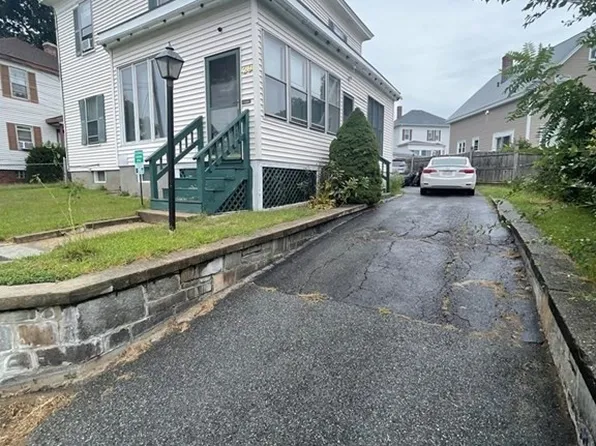 29 Essex St, Lowell, MA 01850
