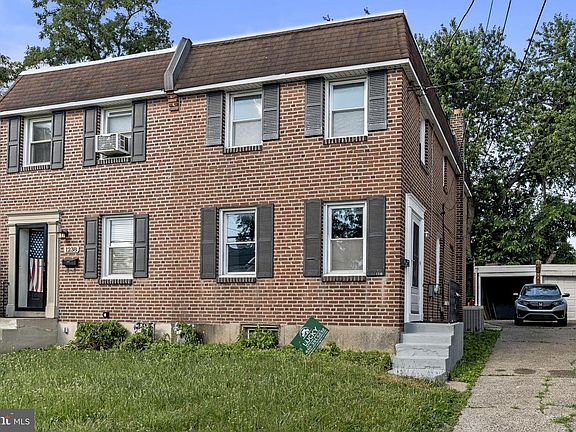 3rd image of 1240 Harding Dr