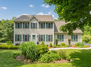 29 Yorkshire Dr, Waterford, CT 06385