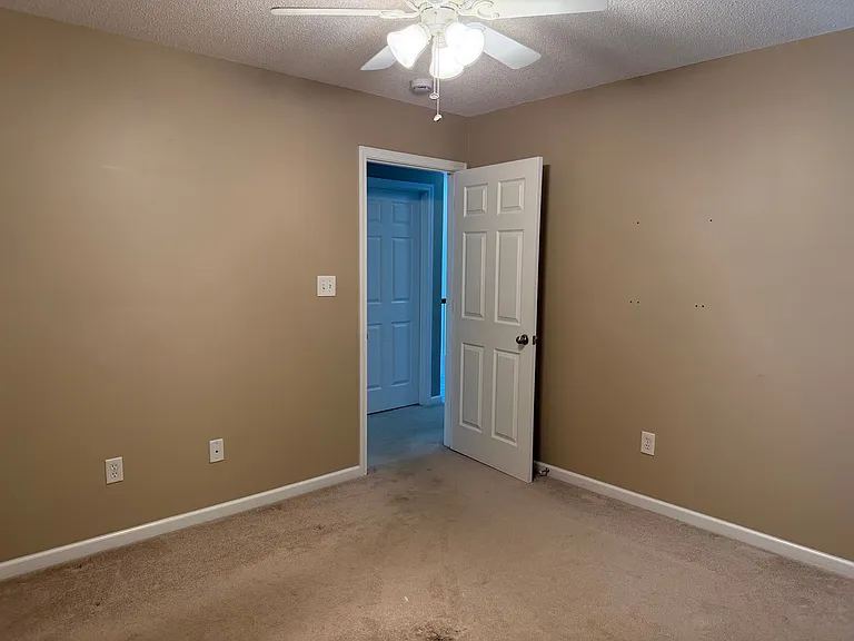 492 Glenshire Ln — Photo 17