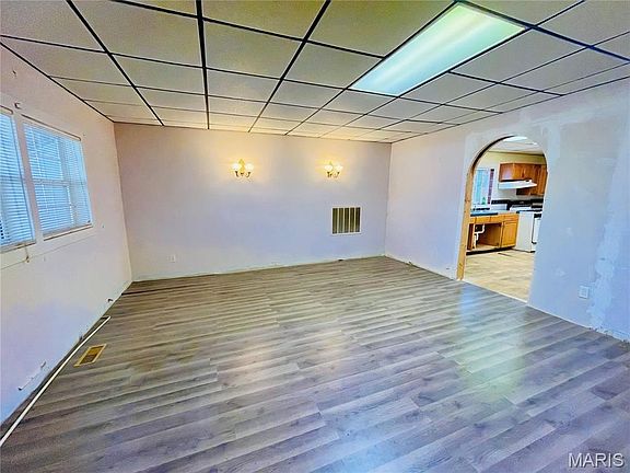 4th image of 106 E Young St