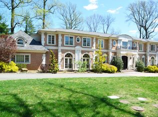 1 Denton Rd, Great Neck, NY 11024