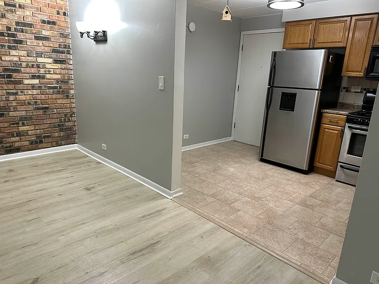 5231 N East River Rd #1M — Photo 3