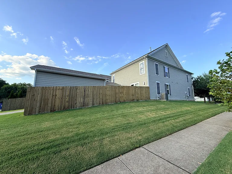 1168 Amelia Park Dr — Photo 3