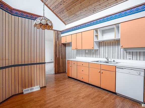 4th image of 2522 E 34th Street Ct