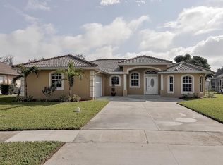 3200 Valencia Dr, Naples, FL 34120