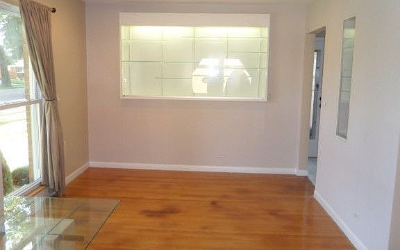 3rd image of 10826 Hastings St