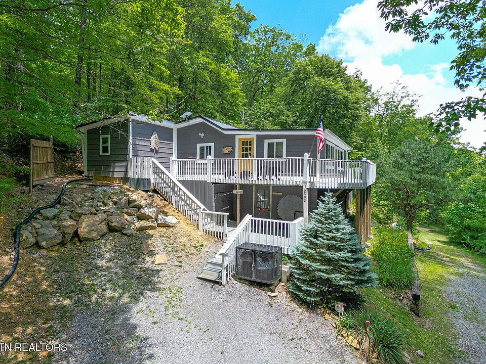 1st image of 2592 Bluff Mountain Rd
