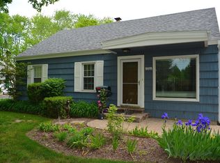 1301 Ridge Rd, Highland Park, IL 60035