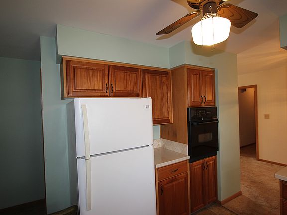 4th image of 215 Circle Dr