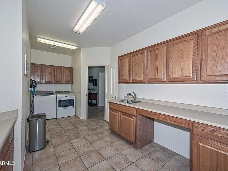 3171 N Palmer Dr — Photo 32