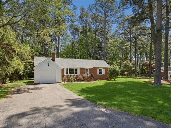 200 Mistletoe Dr, Newport News, VA 23606
