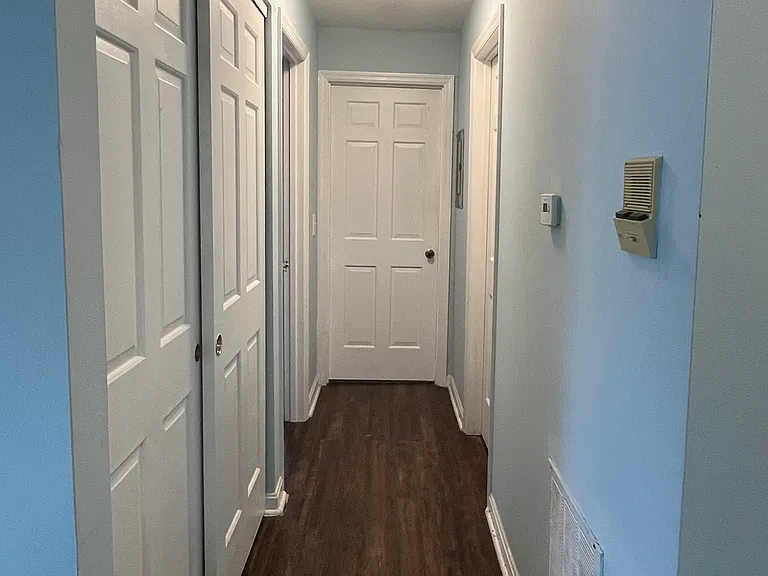 9740 Bunker Hill Ln — Photo 2