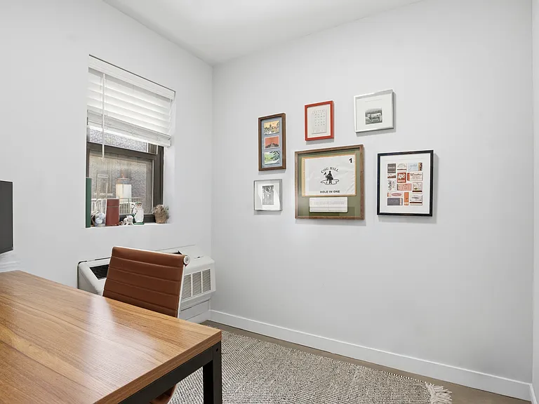 264 W 15th St #B — Photo 8