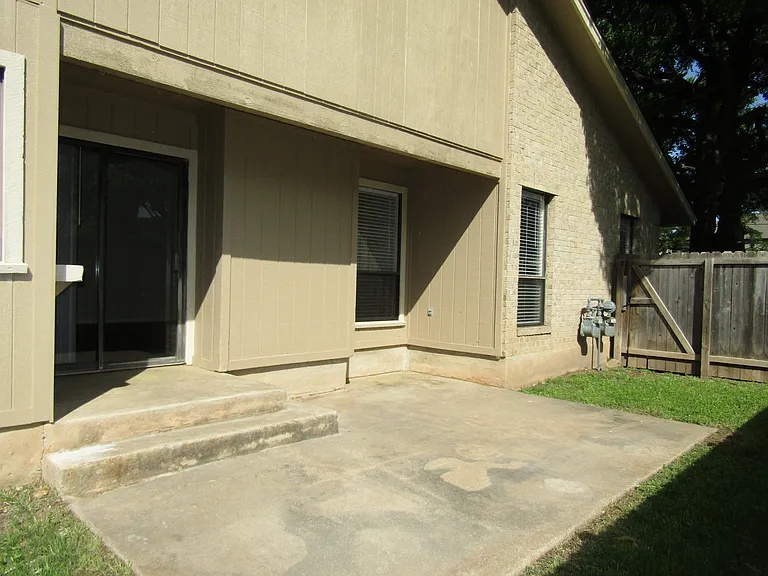 8325 Fathom Cir — Photo 32