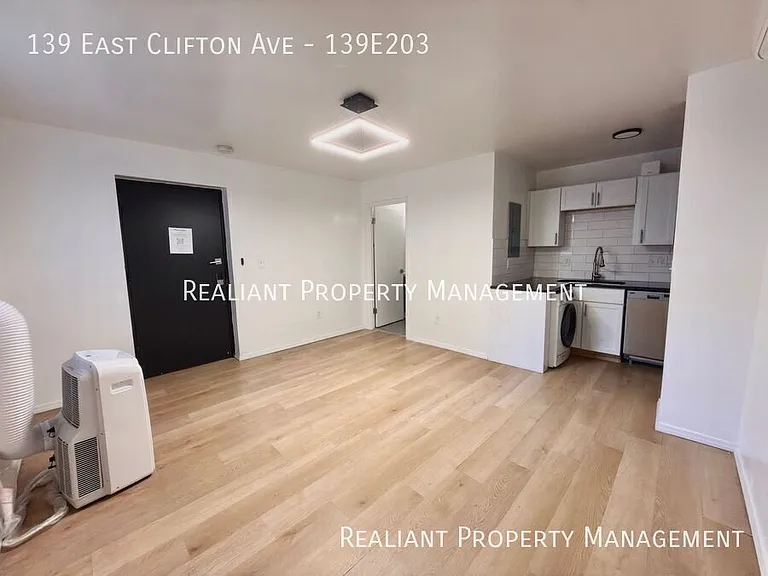 139 E Clifton Ave #139E203 — Photo 3