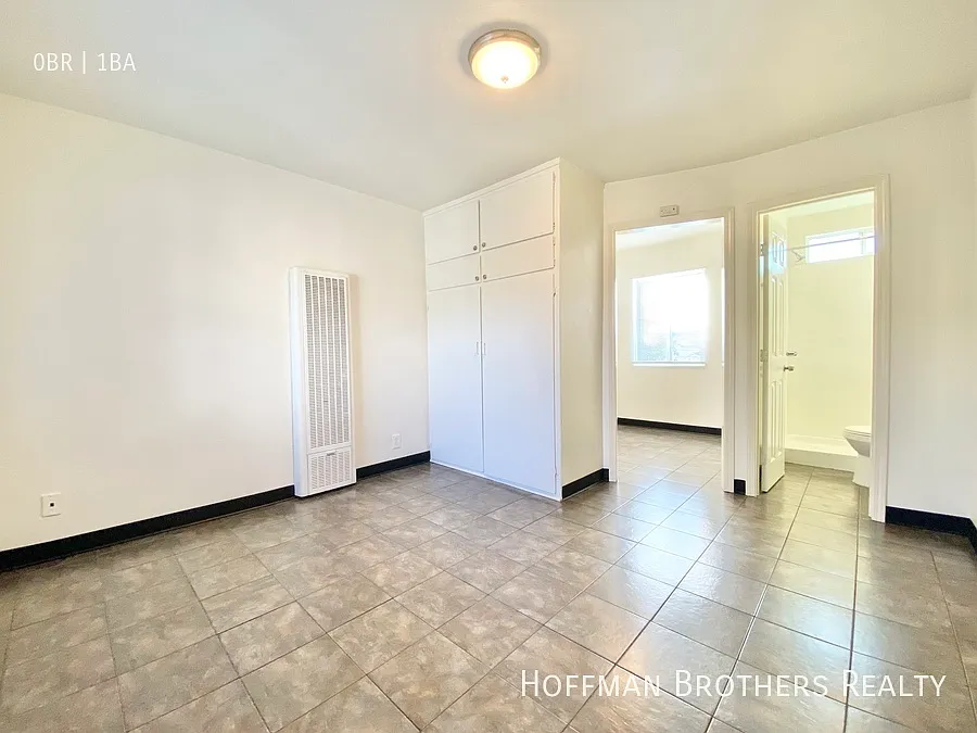 11425 S Figueroa St #15