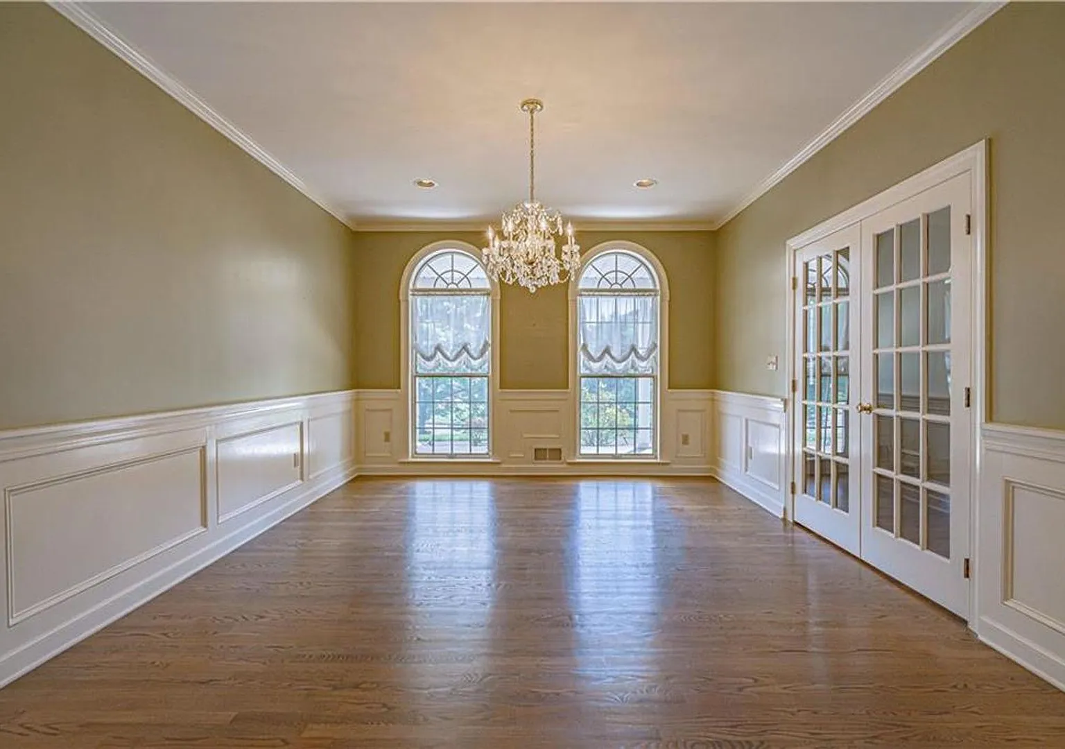 Elegant Living Awaits: Luxurious 4-Bedroom Home with Pool in Bethlehem Area School District — Photo 2
