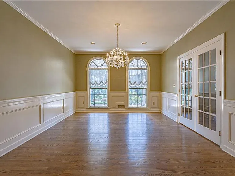 3475 Manor Rd — Photo 2