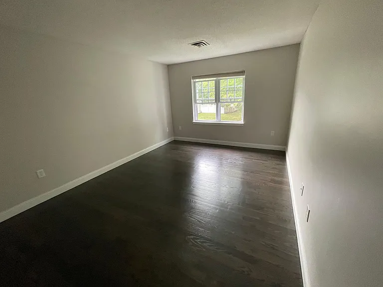 600 Brookside Dr #F — Photo 11