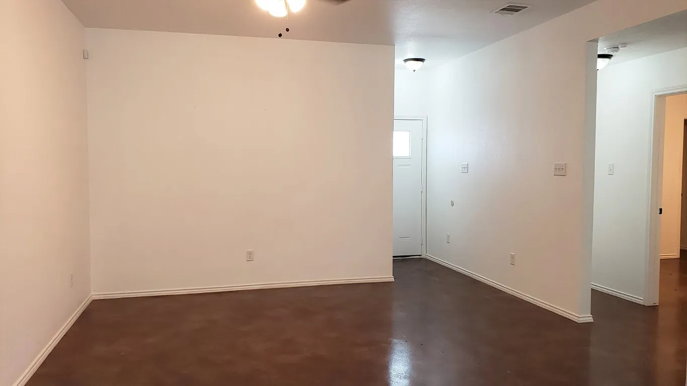 3 bed, 1150 sqft, $1,295 — Photo 3